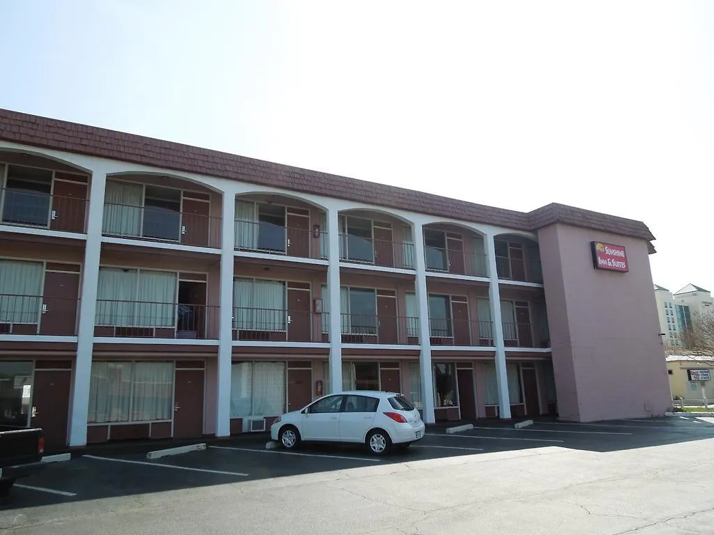 ** Hotel Sunshine Inn & Suites United States